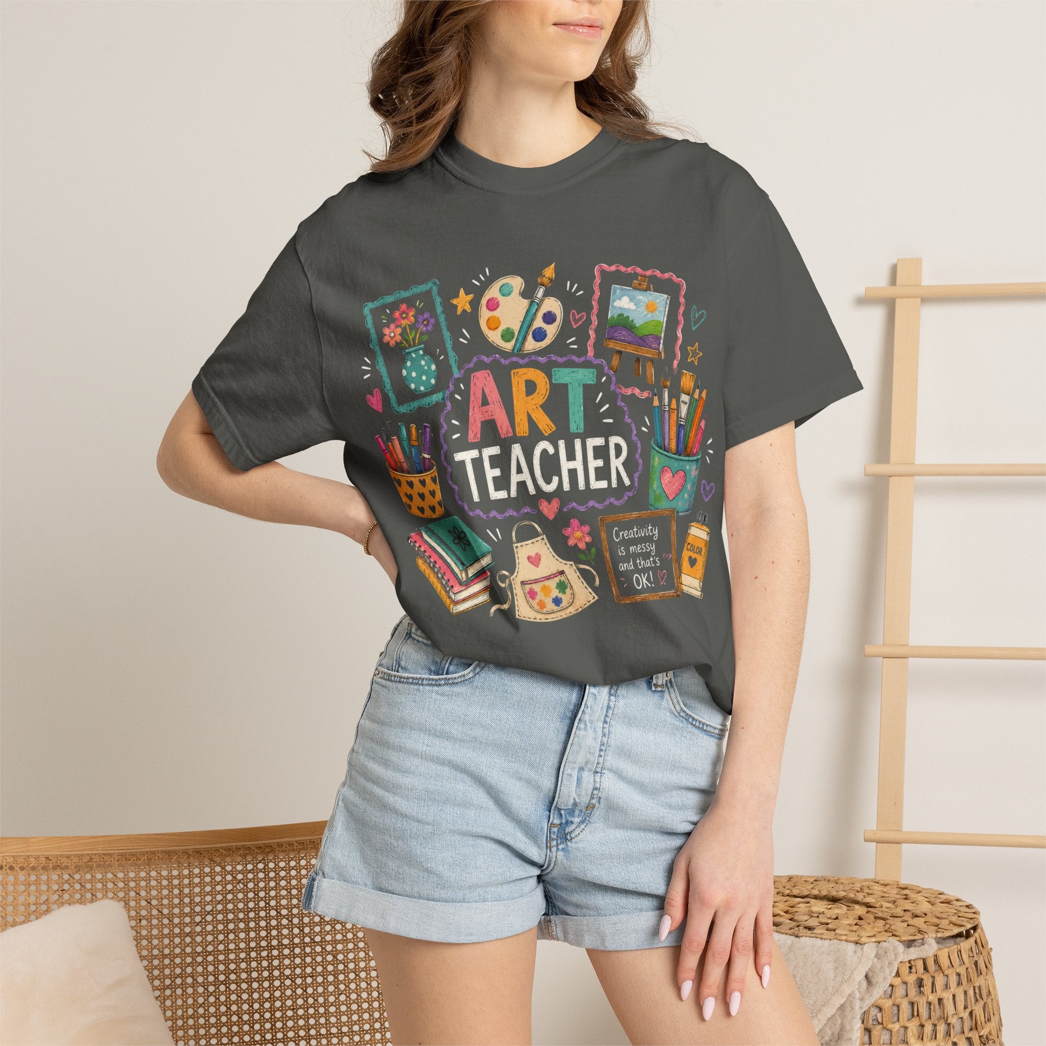 Art Teacher doodles T-Shirt | paint palette, brushes, sketchbooks
